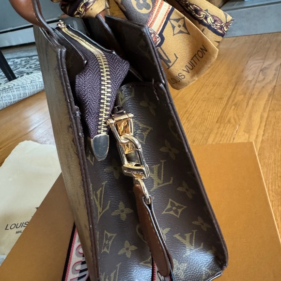 Designer style tote bag, new in box. - Picture 6 of 10